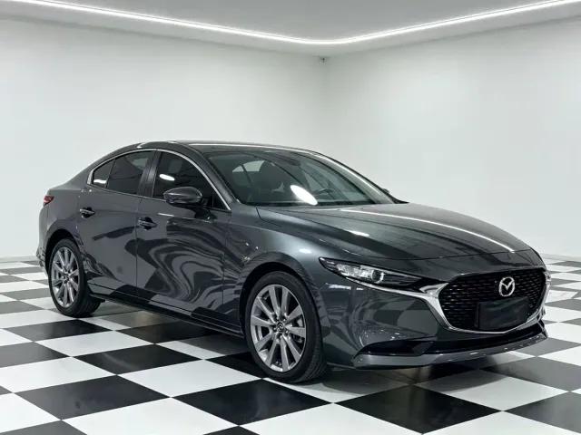 Mazda Axela — Фото автомобиля 3