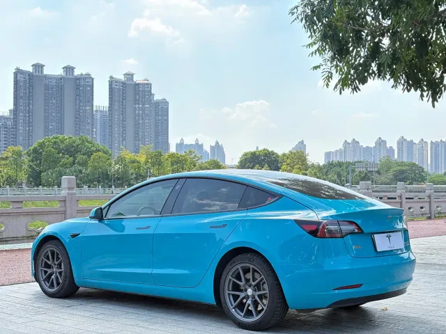 Tesla Model 3 — Фото автомобиля 7