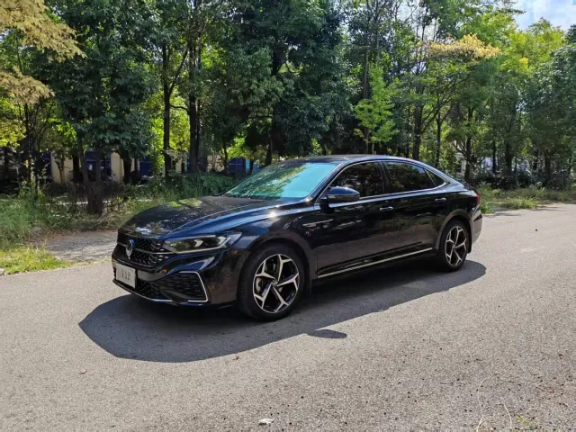 Volkswagen Passat — Фото автомобиля 2