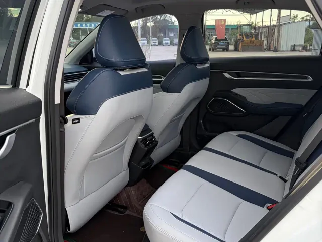 Geely Emgrand — Фото автомобиля 7