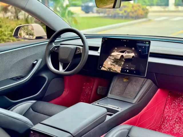 Tesla Model 3 — Фото автомобиля 3