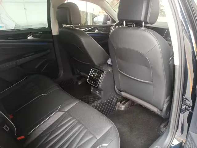 Volkswagen Passat — Фото автомобиля 5