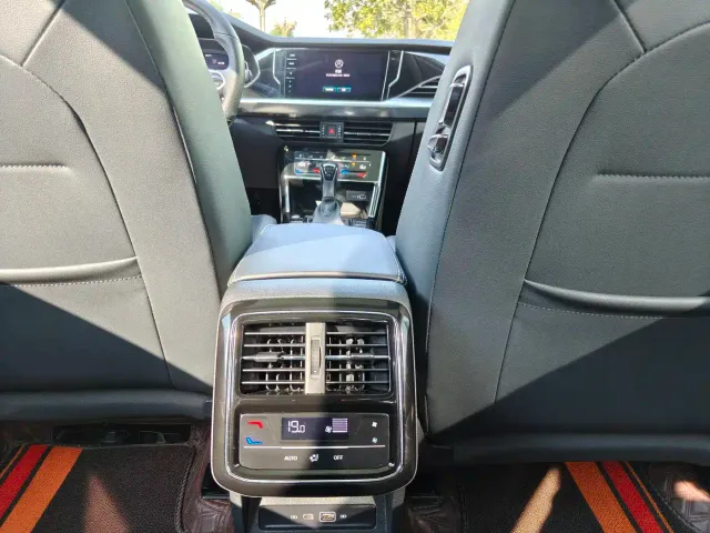 Volkswagen Passat — Фото автомобиля 21