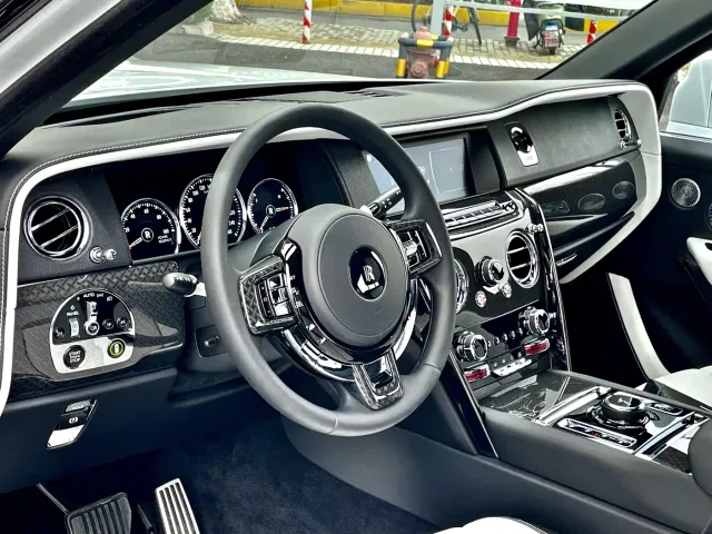 Rolls-Royce Cullinan — Фото автомобиля 13