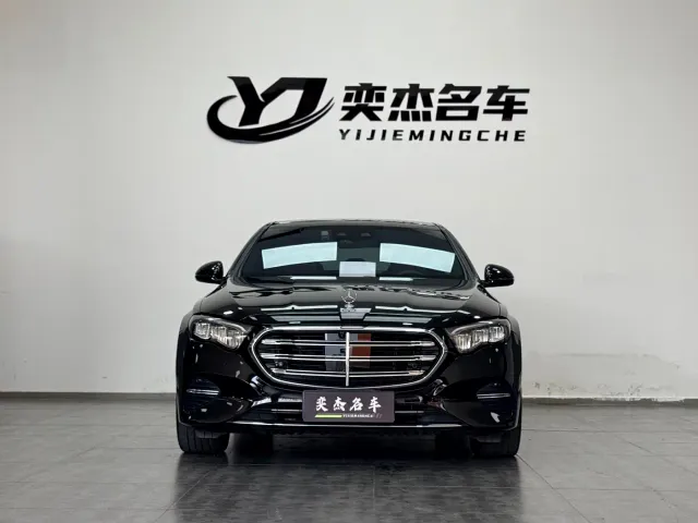 Mercedes-Benz E-Class — Фото автомобиля 2