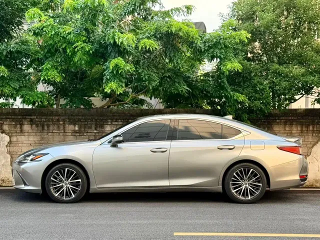 Lexus ES — Фото автомобиля 2