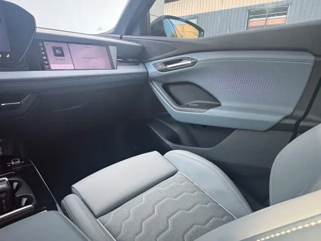 Audi Q6L e-tron — Фото автомобиля 11