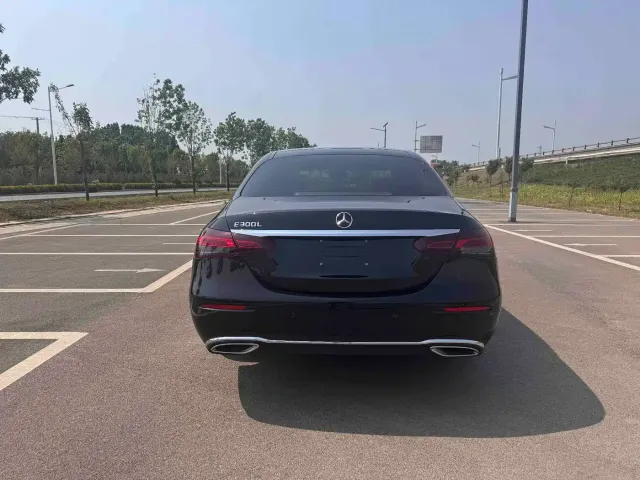 Mercedes-Benz Mercedes-Benz E-Class 2023 E 300 L Fashion — Фото автомобиля 5
