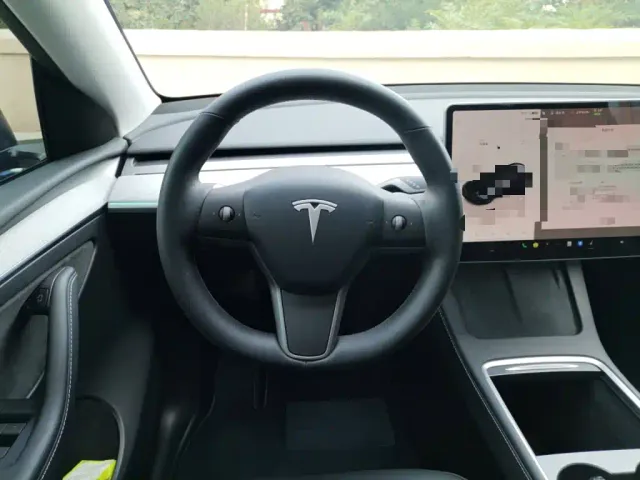 Tesla Model Y — Фото автомобиля 11