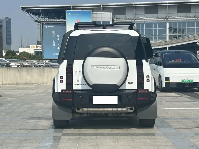 Land Rover Defender — Фото автомобиля 6