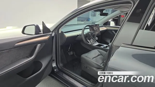 Tesla Model Y — Фото автомобиля 15