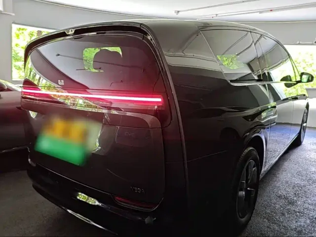 Li Auto MEGA — Фото автомобиля 6