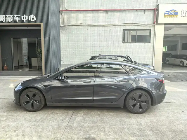 Tesla Model 3 — Фото автомобиля 7