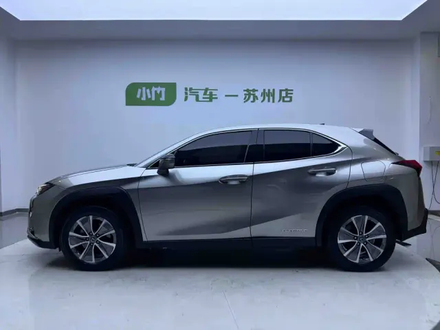 Lexus UX — Фото автомобиля 7