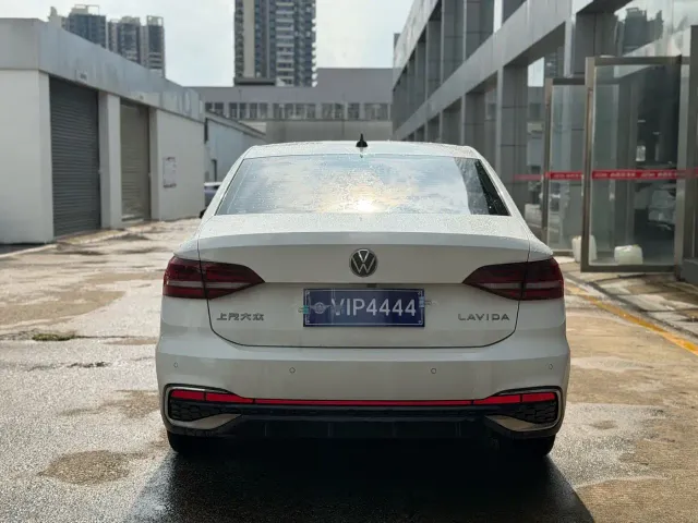 Volkswagen Lavida — Фото автомобиля 8