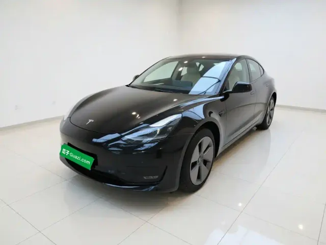 Фотография автомобиля — Tesla Model 3