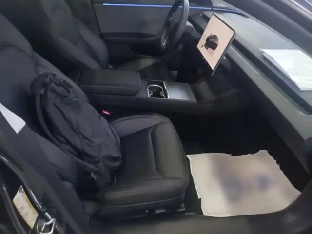 Tesla Model 3 — Фото автомобиля 24