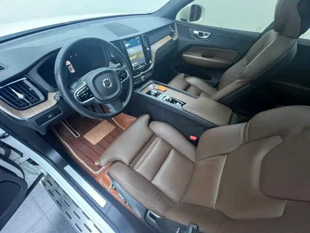 Volvo XC60 — Фото автомобиля 6
