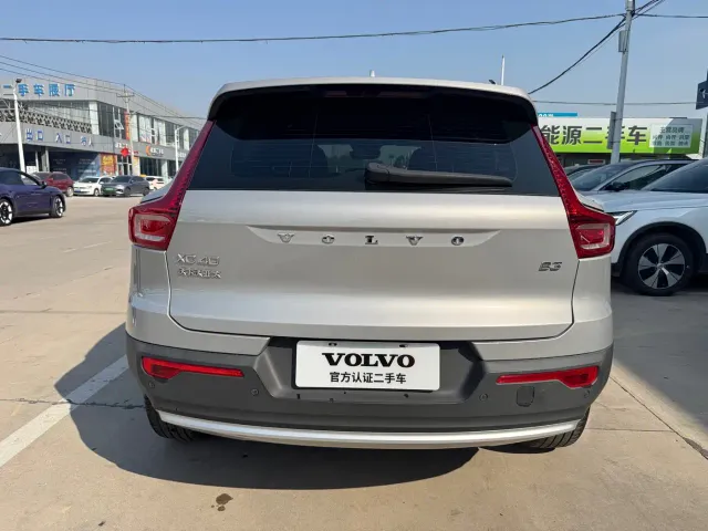 Volvo XC40 — Фото автомобиля 4