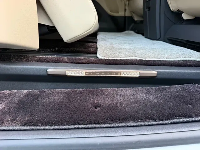 Toyota Alphard — Фото автомобиля 7