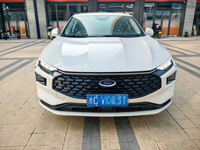 Ford Mondeo 2025 1.5T EcoBoost Luxury — Фото автомобиля 2