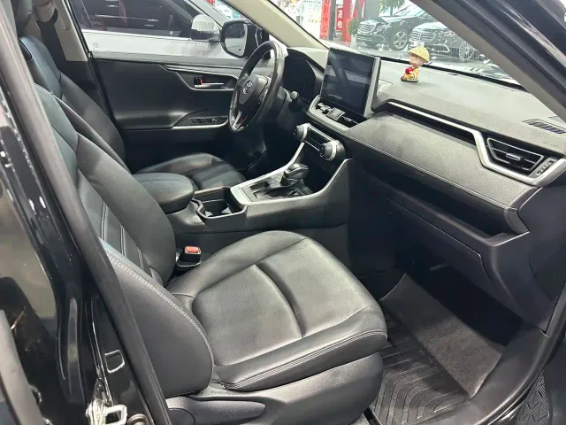 Toyota RAV4 — Фото автомобиля 9