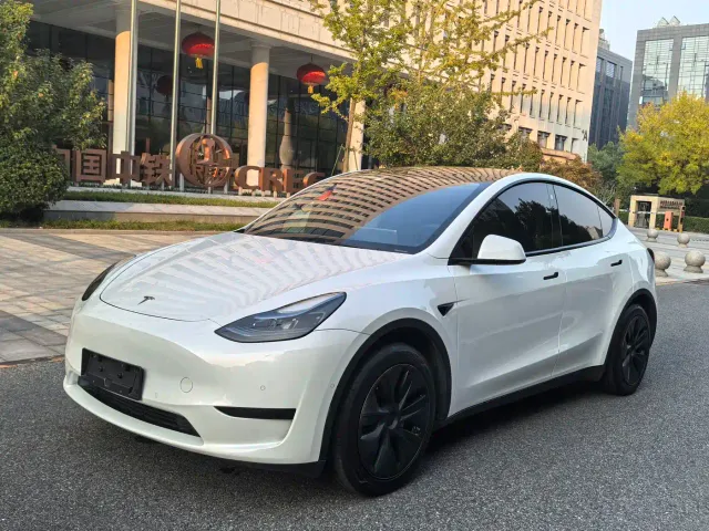 Фотография автомобиля — Tesla Model Y