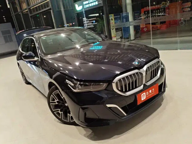 BMW 5 Series — Фото автомобиля 3