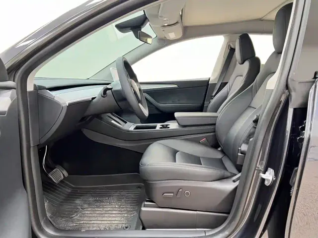 Tesla Model Y — Фото автомобиля 10