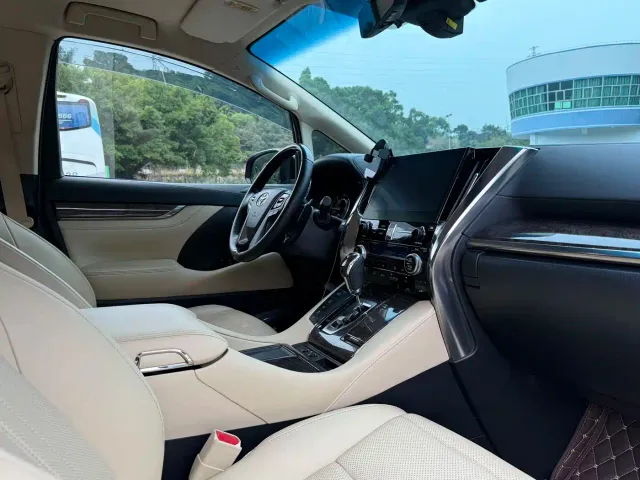 Toyota Vellfire — Фото автомобиля 8