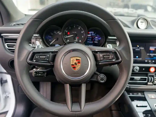 Porsche Macan — Фото автомобиля 12