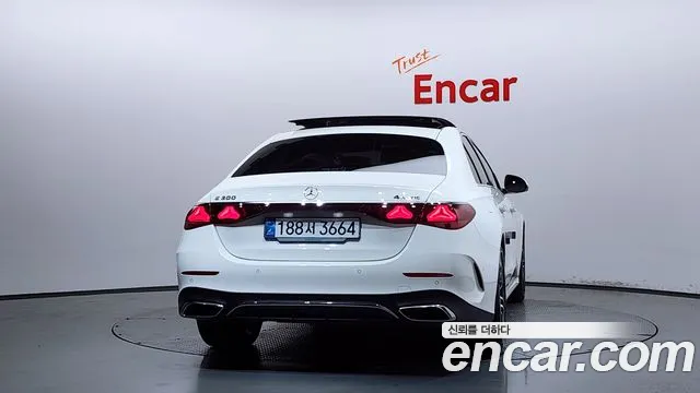 Mercedes-Benz E-Class — Фото автомобиля 3
