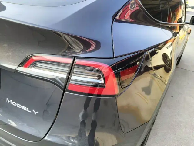 Tesla Model Y — Фото автомобиля 7