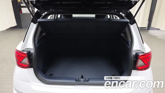 Hyundai Venue — Фото автомобиля 22