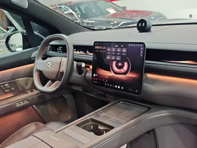 Nio ES8 — Фото автомобиля 8