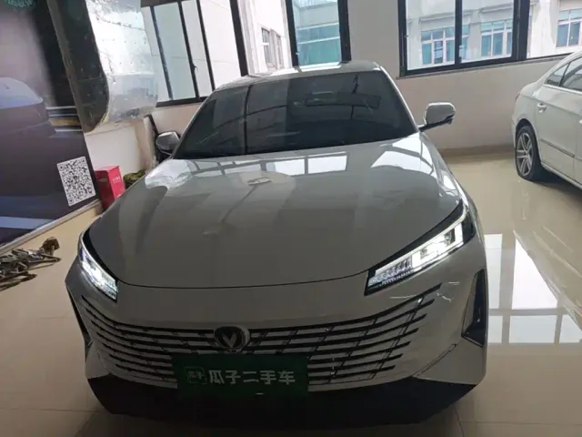 Changan Eado — Фото автомобиля 2