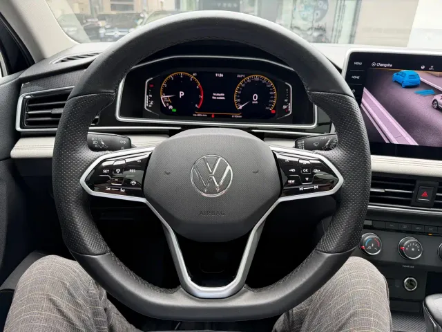 Volkswagen Tiguan L — Фото автомобиля 10