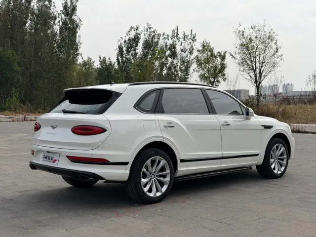 Bentley Bentayga — Фото автомобиля 15