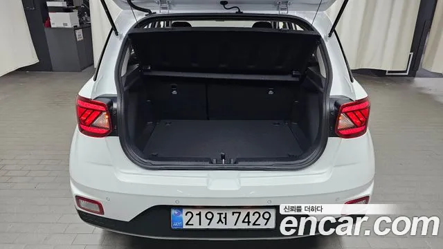 Hyundai Venue — Фото автомобиля 24