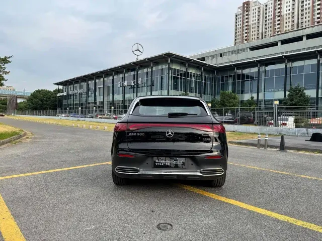 Mercedes-Benz EQE SUV — Фото автомобиля 16