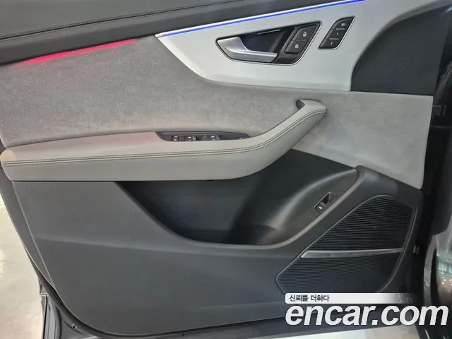 Audi Q8 55 TFSI quattro Premium — Фото автомобиля 11