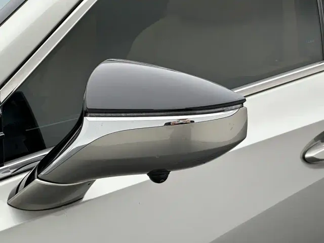 Lexus ES — Фото автомобиля 27