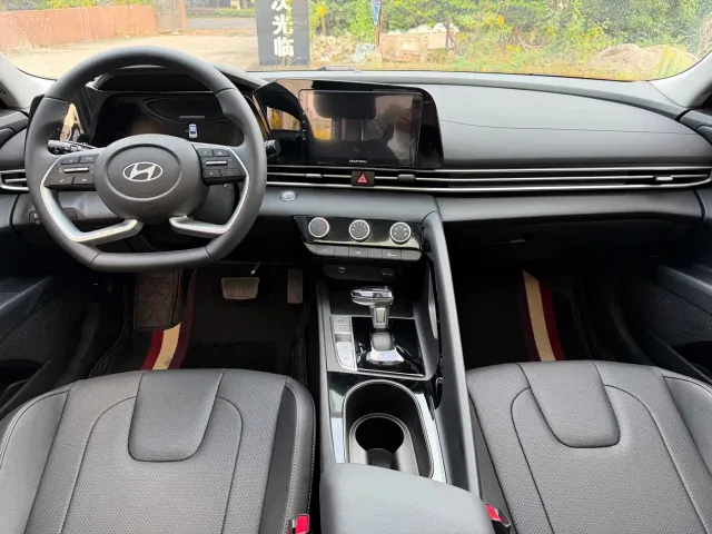 Hyundai Elantra — Фото автомобиля 10