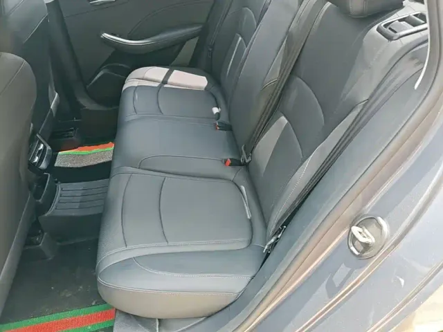 Roewe i5 — Фото автомобиля 16