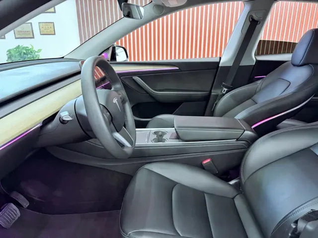 Tesla Model Y — Фото автомобиля 14