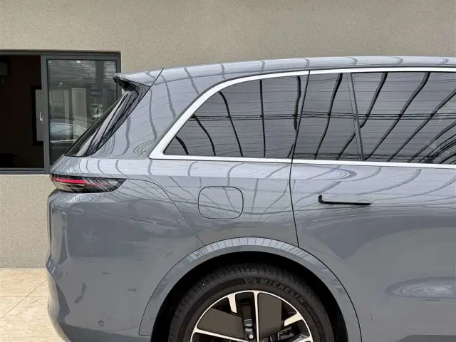 Li Auto L8 — Фото автомобиля 13