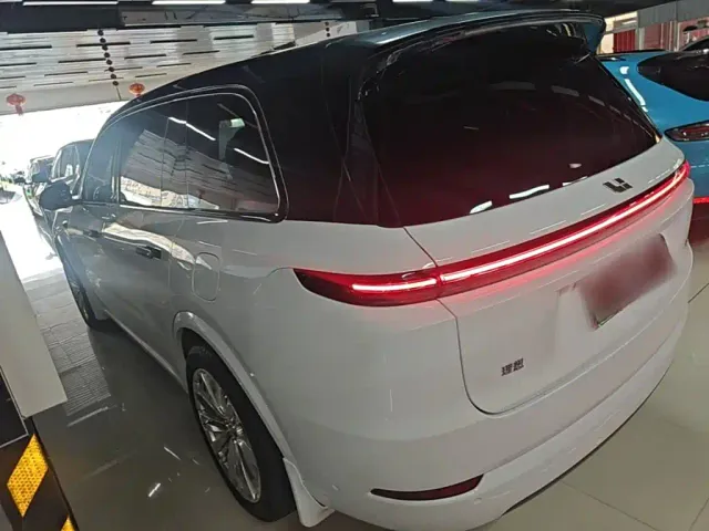 Li Auto L9 — Фото автомобиля 4