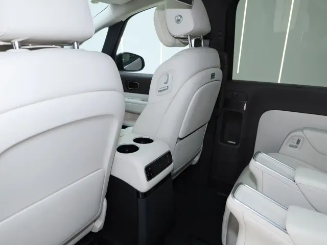 Li Auto MEGA — Фото автомобиля 19