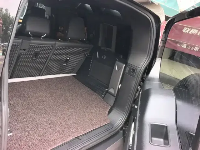 Land Rover Defender — Фото автомобиля 4