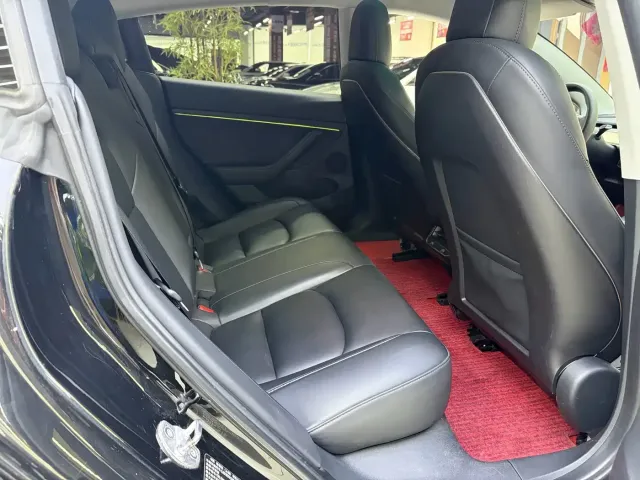 Tesla Model 3 — Фото автомобиля 15
